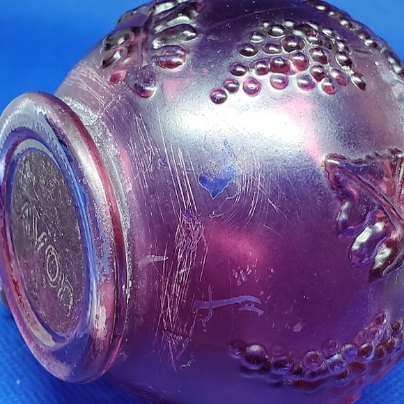 Skin So Soft Bottle by Avon, 1973 Bath Oil Decanter, Embossed Grape Vines EMPTY - Picture 9 of 11